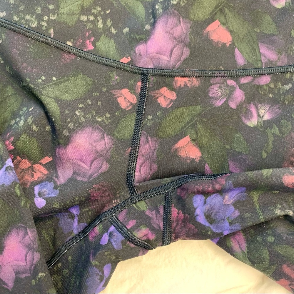 Lululemon Wunder Under High Rise Crop Legging 21”
in Frozen Flourish Multi 4 - Picture 10 of 12